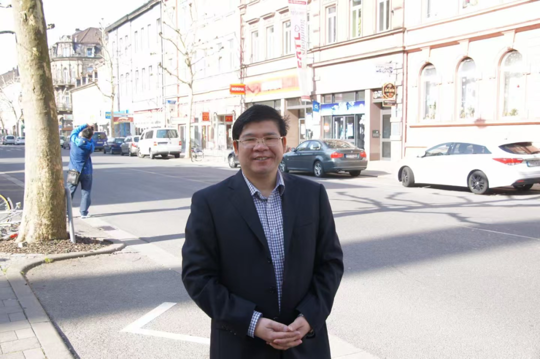 315特记防火玻璃质量提升行业先锋——恒保陈沃林